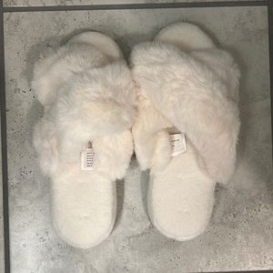 Off white bridal fuzzy cris-cross slippers